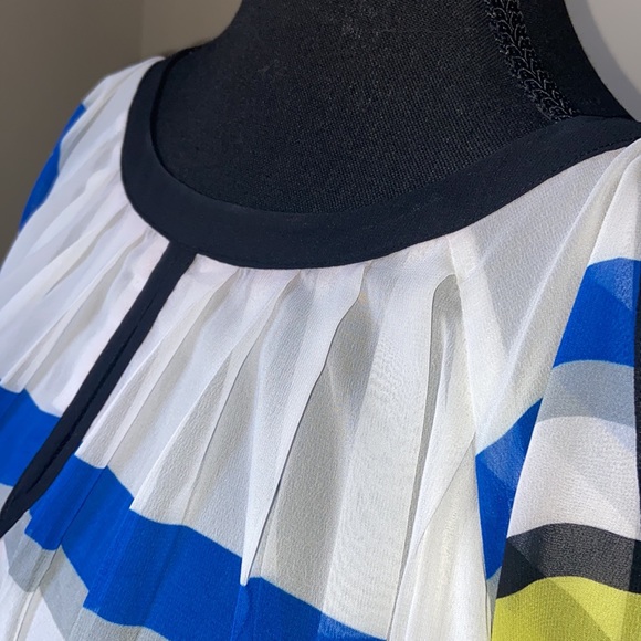 Jennifer Lopez ribbed color block blouse - Picture 9 of 9